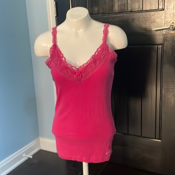 Hollister Tops - Hollister junior large pink tank with lace trim
